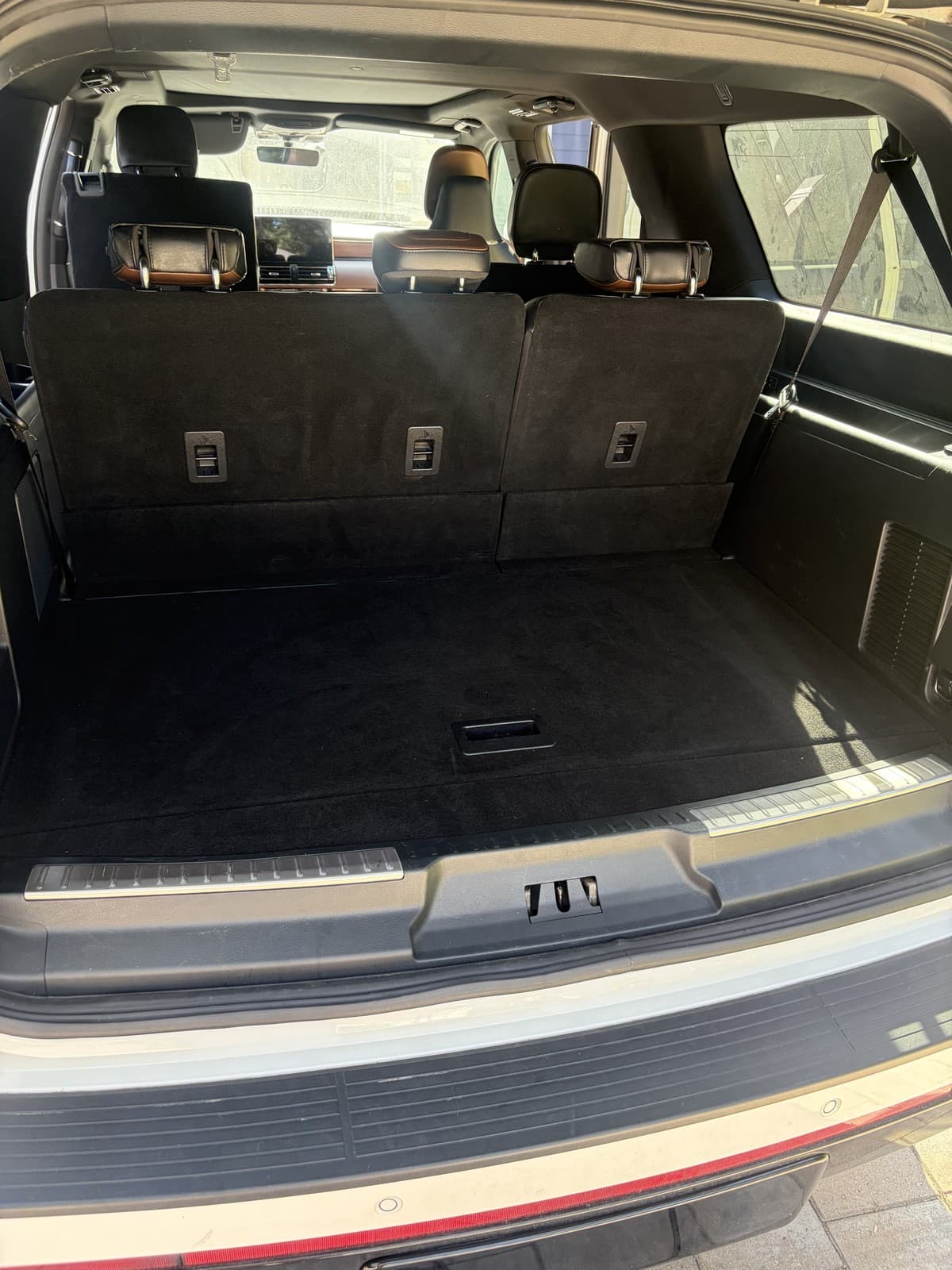 Recent Detail — Lincoln Navigator Cargo