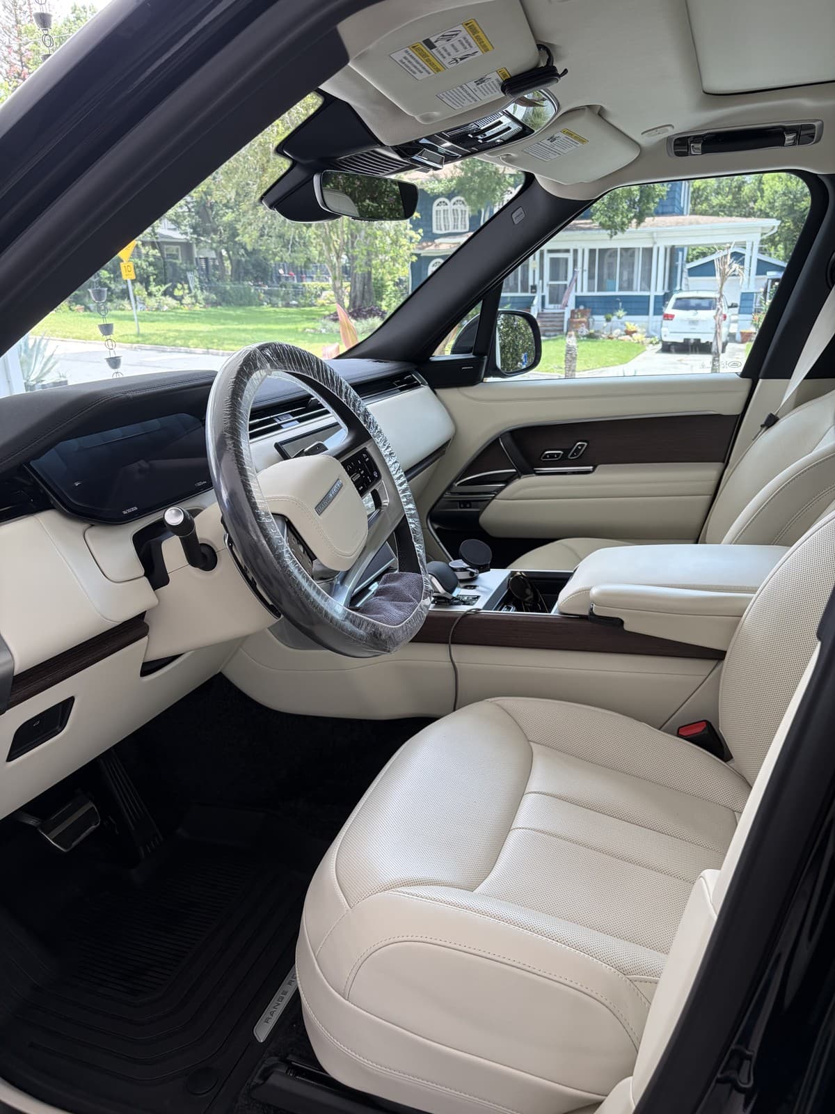 Interior Detail — Range Rover Cream